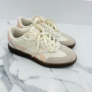Reebok Women's Beige and Peach Sneakers
